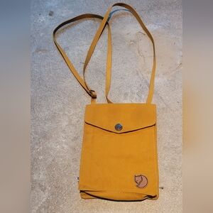 Kanken Fjallraven Pocket Shoulder Bag - Mustard Yellow